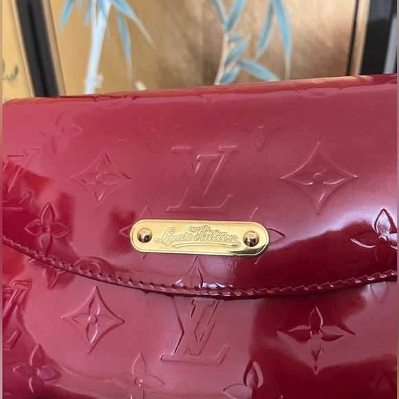 Authentic Louis Vuitton Vernis Bel Air Wallet on Chain bag - Picture 4 of 11